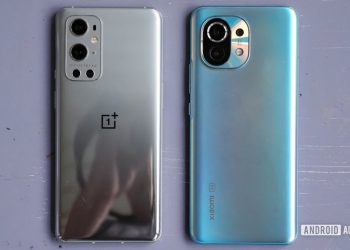 OnePlus 9 Pro vs Xiaomi Mi 11 side by side