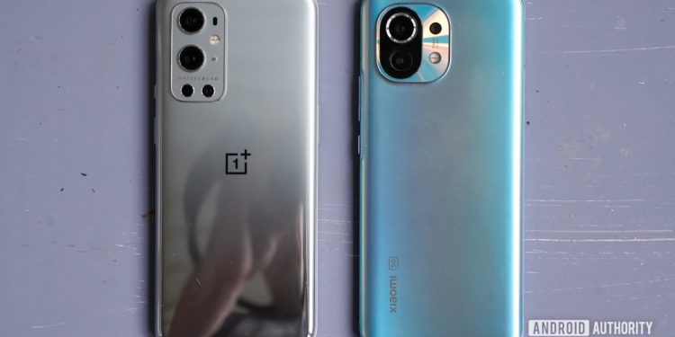 OnePlus 9 Pro vs Xiaomi Mi 11 side by side