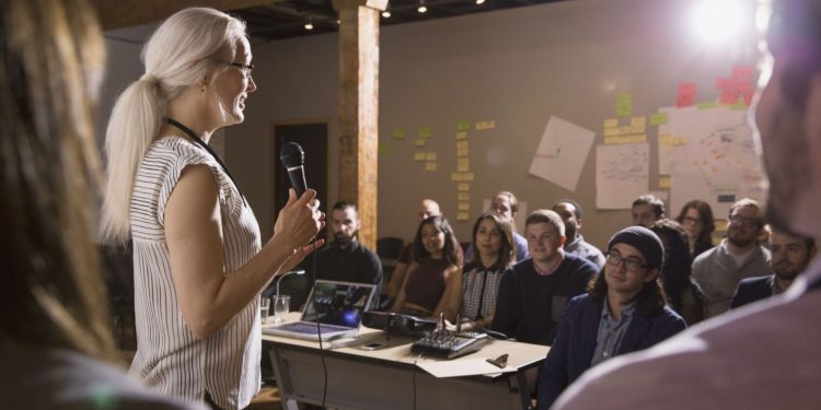 7 Effective Delivery Skills for Public Speaking