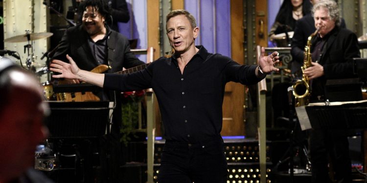Ladies and gentlemen ... the weekend, brought to you by Daniel Craig and a teen in OC