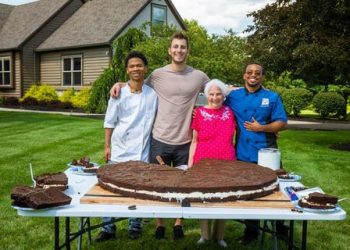From left to right: Chef Roddy Martin, social media influencers Ross Smith and Gangster Granny and chef Stephen Miller pose with the 180-pound Oreo cookie they baked together in Ohio.
