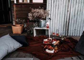 Spruce-Up-Your-Porch-for-Fall