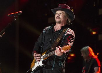 Travis Tritt on why he canceled shows over COVID-19 mandates