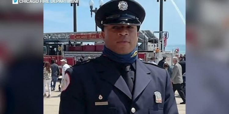 Chicago firefighter dies: Prayer vigil held at Engine 94 in Portage Park, where Mashawn Plummer was stationed for CFD