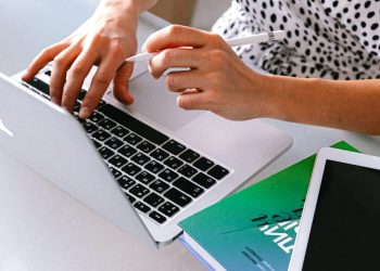 pexels-anna-shvets-3987002