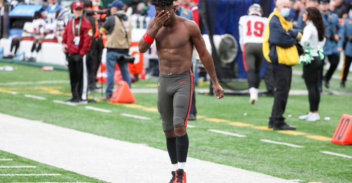 Tampa Bay Buccaneers wide receiver Antonio Brown wipes his face as he leaves the field after throwing his equipment into the stands while his team is on offense during the third quarter of an NFL football game against the New York Jets, Sunday, Jan. 2, 2022, in East Rutherford, N.J. (Andrew Mills/NJ Advance Media via AP)