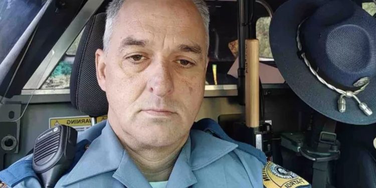 Robert LaMay, Anti-Vax Washington State Trooper Who Railed at Jay Inslee, Dies After COVID Battle