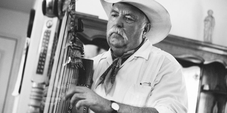 Francisco González, Los Lobos founding member, dies at 68