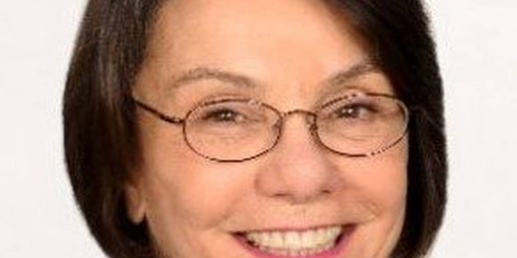 Ecker Center director Karen Beyer, of Elgin, dies of lung cancer