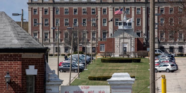 Federal report criticizes health care at Illinois prisons