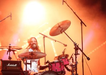 Live: Miley Cyrus, Def Leppard join Taylor Hawkins tribute