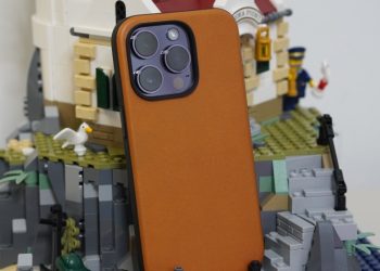 Nomad iPhone 14 leather case