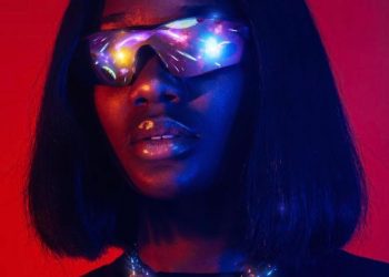 A model wearing pieces by David Blackmoore one of the Nigerian brands to look out for in the fashion scene.