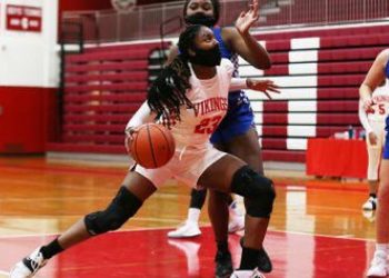 High school basketball: Syracuse-bound Alyssa Latham leads Homewood-Flossmoor