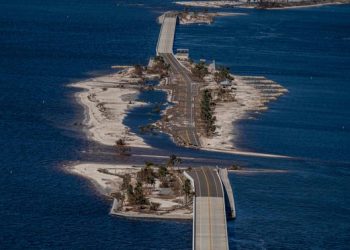 Some Floridians face another week without power