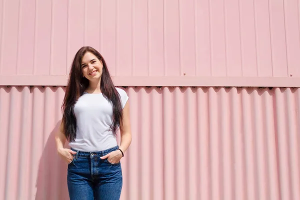 girl wearing her top in Front tuck style