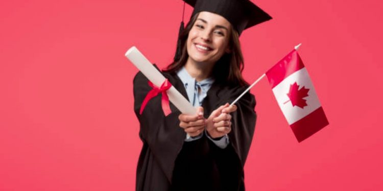 The benefits and challenges of pursuing an undergraduate degree in Canada