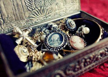 Best Stores to Find Great Vintage Gems in Chicago