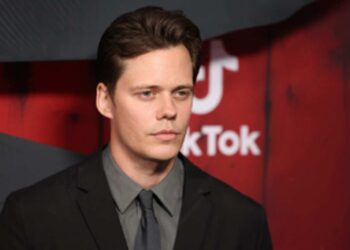 Bio of Bill Skarsgard age, height, family, girlfriend, and television shows and movies