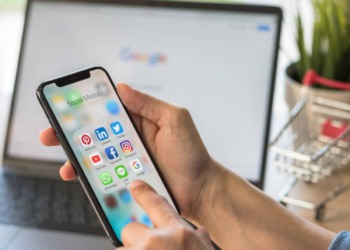 How to Update Apps on iPhone (2024 Guide)