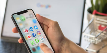 How to Update Apps on iPhone (2024 Guide)